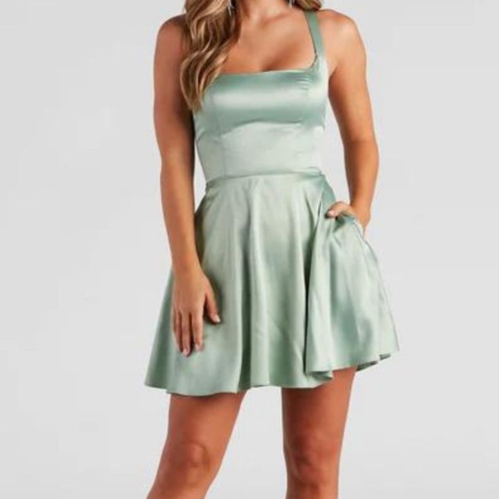 new green windsor dress with a tie cross back with pockets